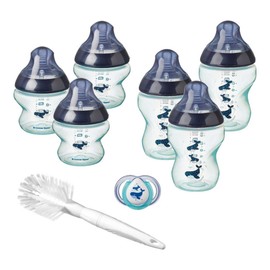 Tommee Tippee Closer to Nature® Newborn Baby Bottle Starter Set, Breast-Like Teats with Anti-Colic Valve, Neutral Whale Decoration