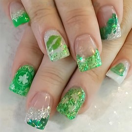 LBPEPAMZ 24Pcs St. Patrick's Day Press on Nails Short Square Fake Nails with Silver Glitter Tips Shamrock Designs Green Bling French Tips False Nails Green Hat Lips White Full Stick on Nails for Women
