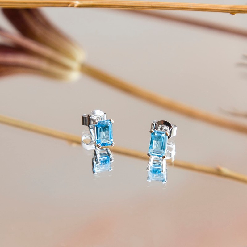 Carissima Gold Women's 9 ct White Gold Rectangular Blue Topaz