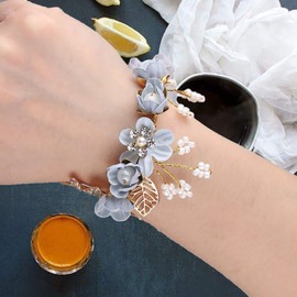 TseenYi Blue Flower Bracelet Wedding Pearl Wrist Flower Beaded Wrist Chain Gold Leaf Bangle Boho Fashion Bracelet Jewelry for Women and Girls Gift Bridal Bridesmaid Christmas (Blue)