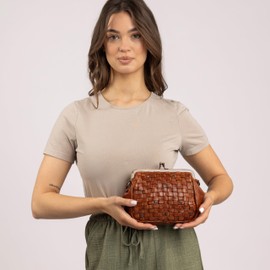 Gusti Leder Umhängetasche Britney – Handtasche Damen – Schultertasche & Crossbody Bag für Damen - Braun