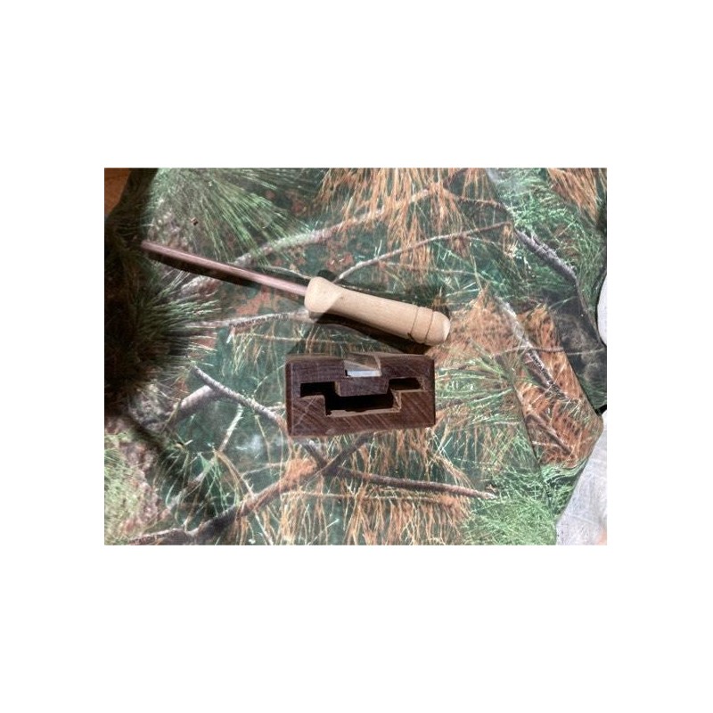 Walnut trough Turkey call surface choice and striker - Specification:
