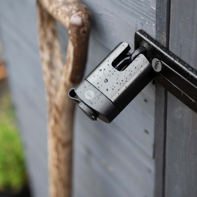 Weatherproof padlock with protected bow 53 mm Yale
