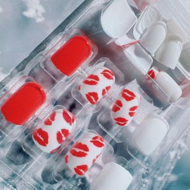 24Pcs Lip Press on Nails Short Fake Nails with Red Lips White Square Acrylic Nails False Nails Glossy Solid Color Gel Glue on Nails Kit Reusable Artificial Valentine's Nails Tip for Gifts Women Girls