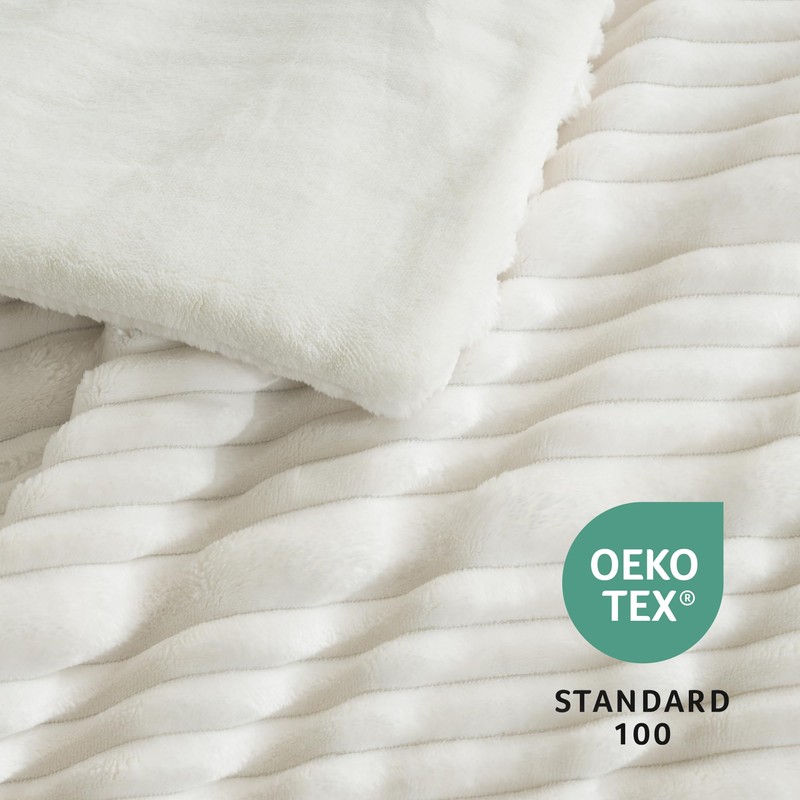 Amélie Home Fleece Queen Comforter Set Ivory, 3 Pieces Super