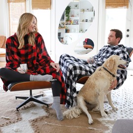 Catalonia Wearable Blanket with Sleeves and Pocket, Cozy Soft Fleece Mink Micro Plush Wrap Throws Blanket Robe for Women and Men