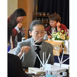 NA 100Pcs Perfume Test Sharp Paper Strips for Essential Oil Scent Fragrance Tester Strips for Aromatherapy,White,4.x0.28inch/126X7mm