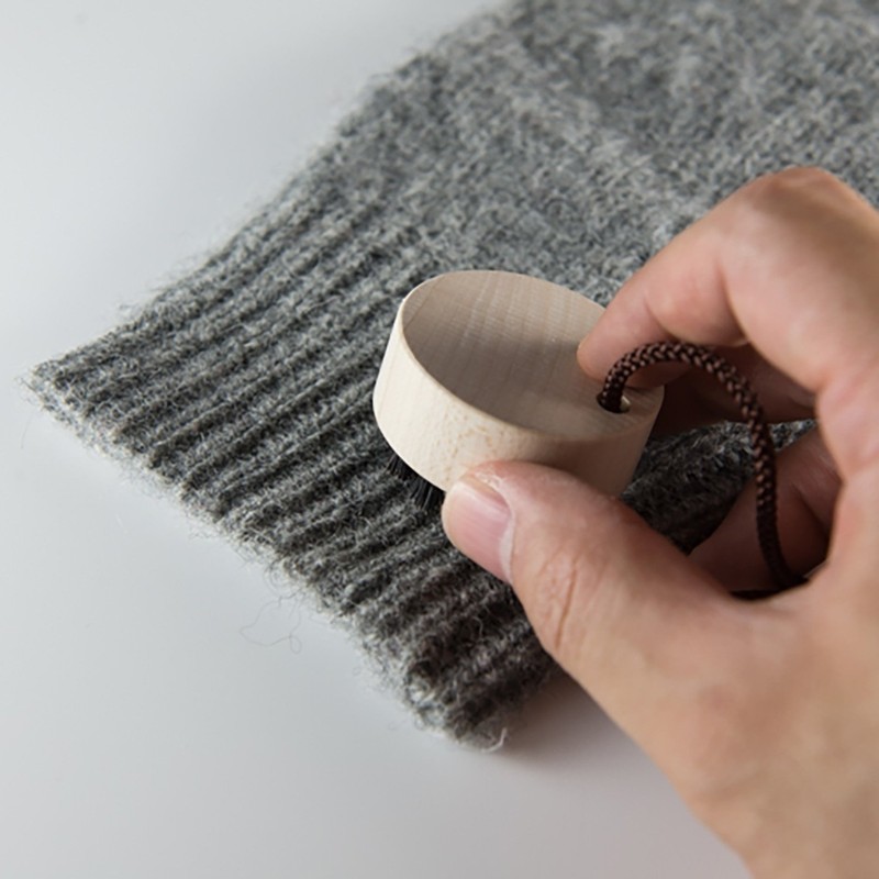 Asakusa Art Brush, Petite Easy, Pill Remover Brush with Brush