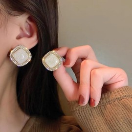 Xmsrn Vintage Crystal Pearl Square Earrings Boho Pearl Earrings Rhinestone Square Earrings Cz Statemrnt Stud Earrings for Women