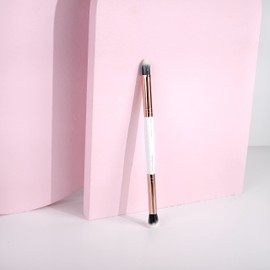 Brushworks Highlight and Contour Brush, White/Gold, 100 g