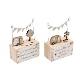 1 x Shabby Chic Wooden Holiday Caravan & Bunting Ornament Decoration/Plaque - 2 Designs Shown - Cream, Grey, Natural - 17 cm - One Chosen At Random