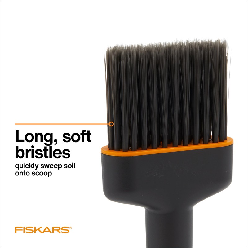 Fiskars Planting Soil Scoop & Brush Set, Dual-Sided Tool for