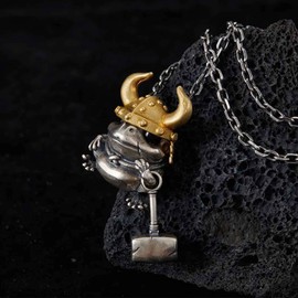 vinsiora Frog Rider Pendant Necklace Vintage Funny Hip Hop Animal Alt Necklace for Women Men Frog Jewelry (Frog Rider)