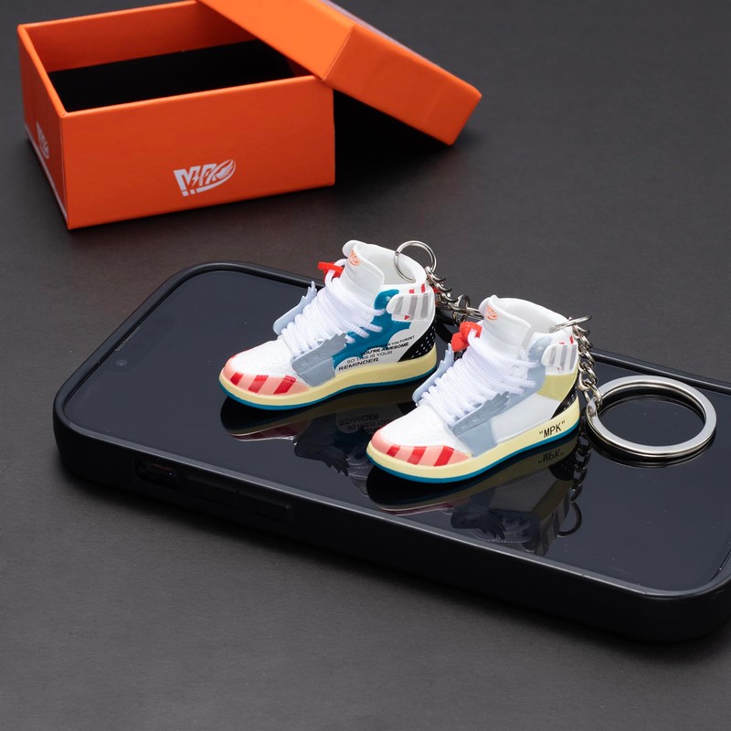 3Dミニシューズキーチェーン。ノベルティで面白いガジェットデコレーション。誕生日パーティーギフト。, Polychrome(靴1組), mini