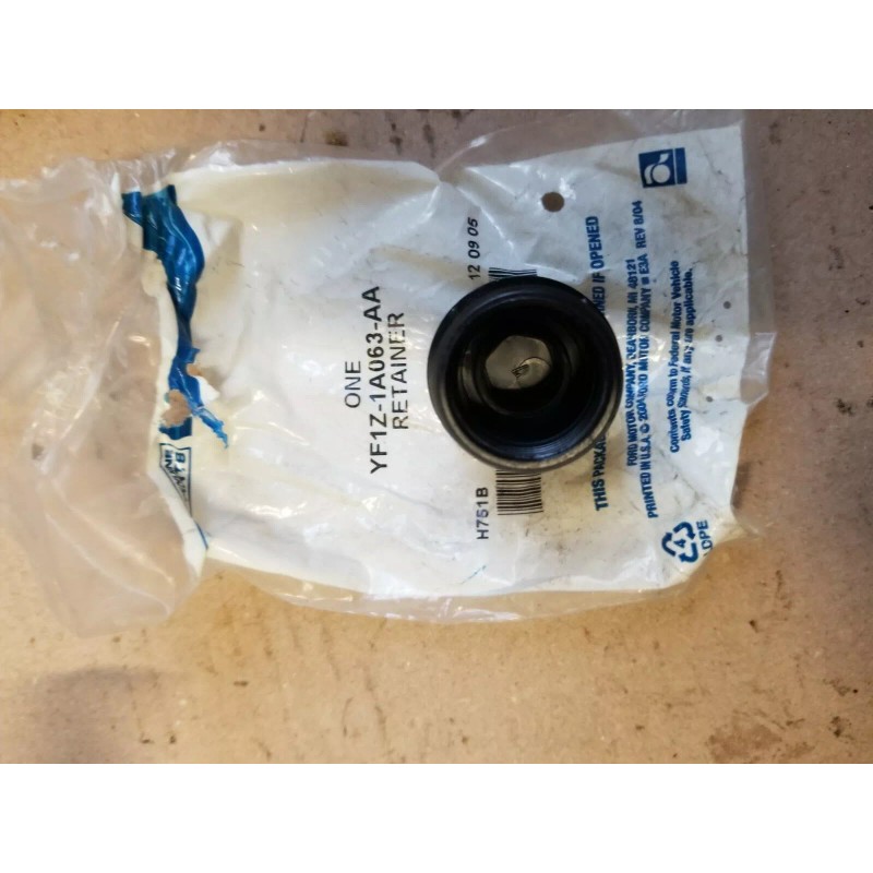 Ford NEW OEM WHEEL HUB CAP RETAINER 1990-2007 FORD LINCOLN