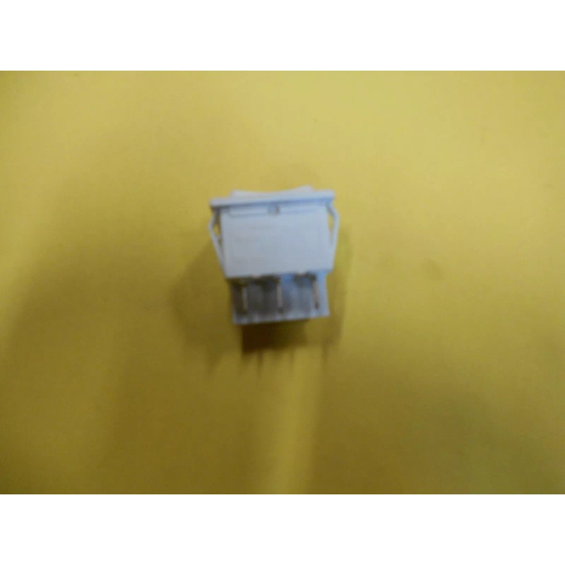 SIGMA *12 VOLT RV ON OFF MOMENTARY 6 PRONG WHITE