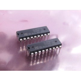 STMicroelectronics ( 2 PCS )  ULN2803A St Micro  Darlington Transistor Array NPN ULN2803  NOS