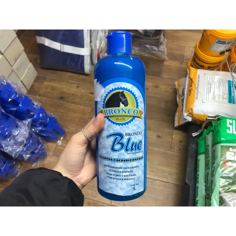 Shampoo Con Acondicionador Para Caballo Bronco Blue 1 Lt