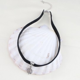 Iaceble Boho Black Suede Choker Necklace Snowflake Velvet Collar Necklace Silver Snow Pendant Necklace Christmas Snow Flake Necklace Jewelry For Women