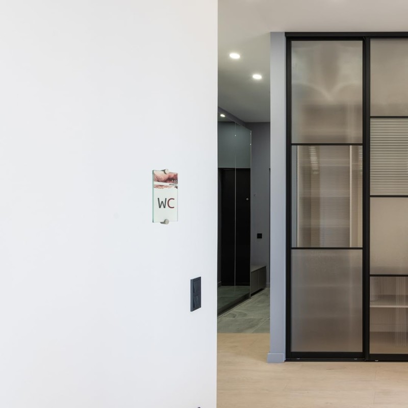 Logistic Sign System Glass Door Sign, Vitrum K2, Clamp Holder