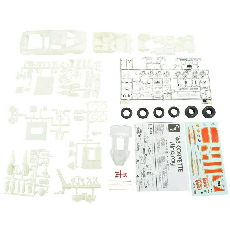 AMT/Premium Hobbies 1963 Corvette Sting Ray 1:25 Kit de plástico