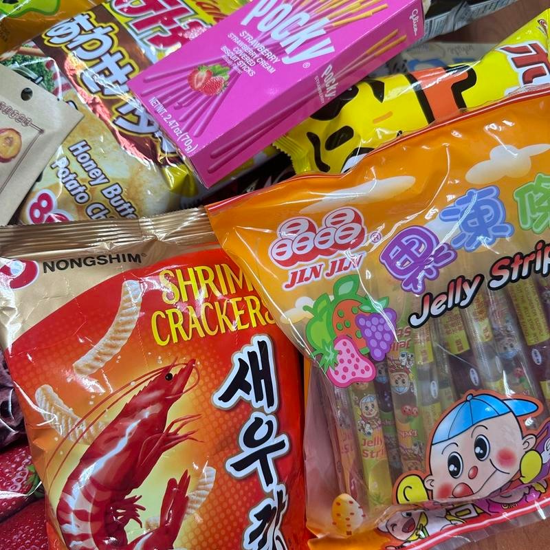 4lbs Asian Snack Special Box - 12 Full-Size Sweet &