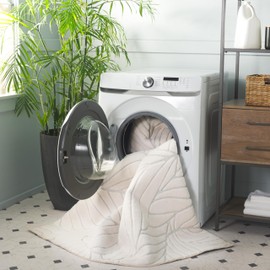 SAFAVIEH Washable Rug Versailles Collection - 6' Round, Ivory, Slip Resistant & Easy Cleaning, Ideal for in Living Room, Bedroom, Home Office, Dining Space (VRS659A)