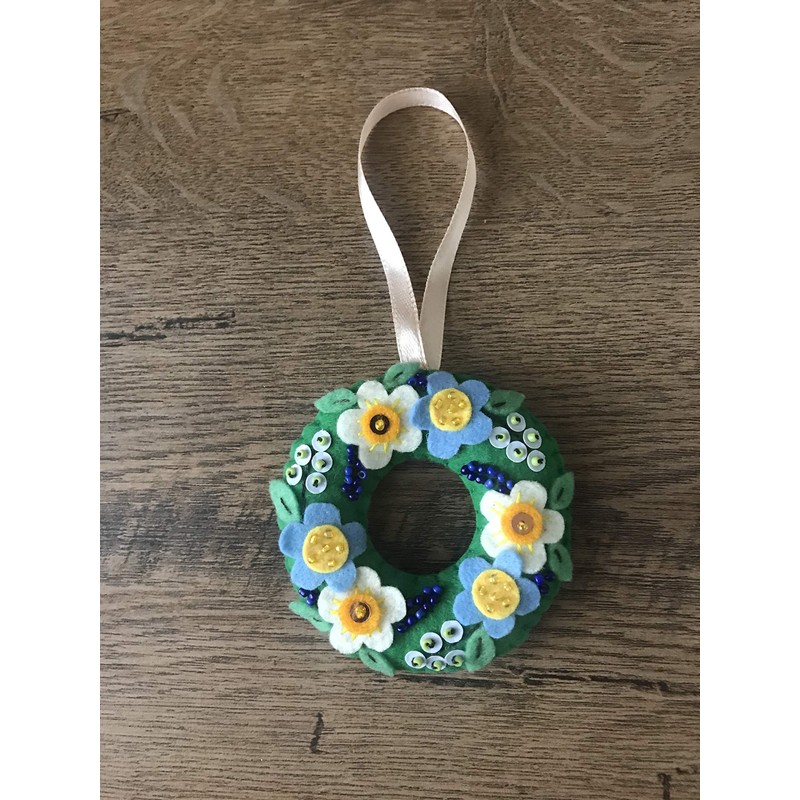 Felt Easter decoration, handmade Easter home decor, wreath with flowers