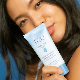 TIZO Ultra Zinc Protector solar para cuerpo y cara 100% mineral SPF40, Hidratante con color 100g