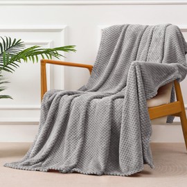 Yebeda Cuddly Waffle Blanket, 130 x 170 cm, Light Grey, Warm Fleece Blanket / Sofa Blanket – Super Soft, Cuddly & Comfortable Microfibre Flannel Blanket