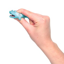 Baker Ross AG648 Shark Wasserspritzer, Verschiedene schwimmende Gummibadespielzeuge ideal für Babybadezeit, Poolspielzeug oder Wasseraktivitäten (4 Stück), Sortiert