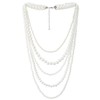 Collar de perlas blancas de múltiples hebras con dije de