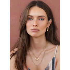 PERNNLA PEARL 18K Gold Plated Whimsical Critters Bee Pendant Necklace for Women 18 Inch Chain Adjustable Dainty Layered Necklaces for Women Jewelry