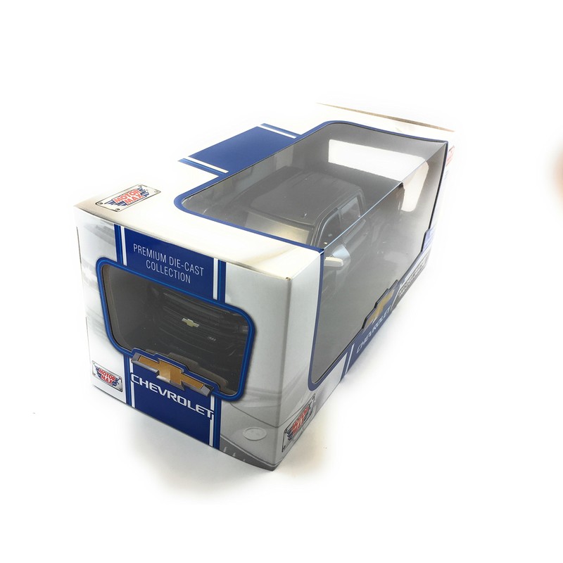 Motor Max 1:24 Scale 2017 Black Chevy Silverado 1500 LT