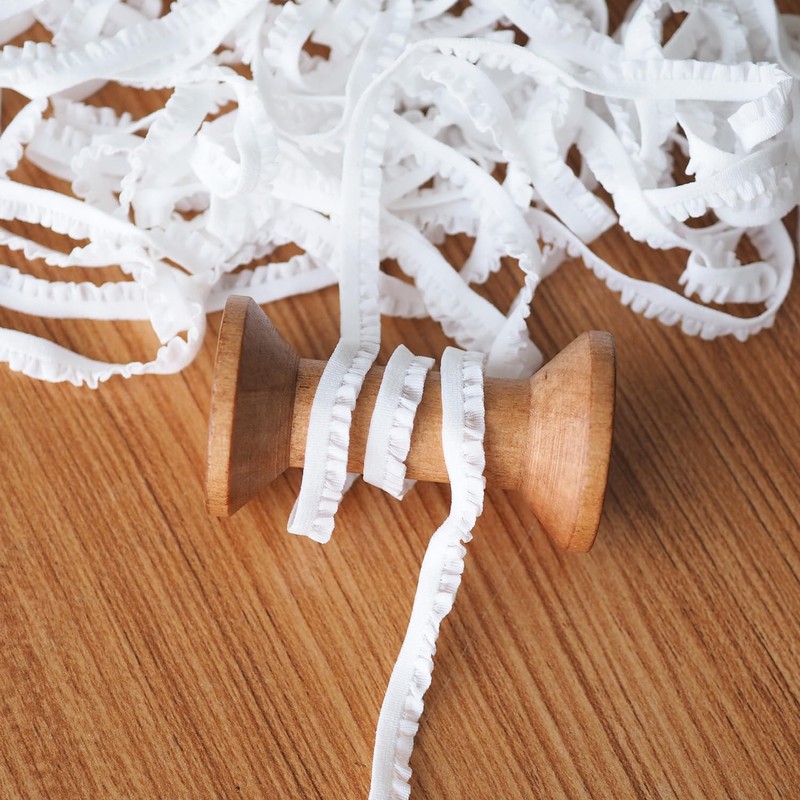 sempiterno Extra Narrow Ruffle Lace, Elastic Lace, Length 32.8 ft