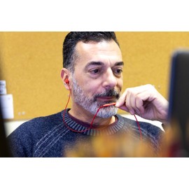 LUDOS Ultra Kopfhörer In Ear Ohrhörer mit Kabel und Mikrofon, Kristallklarer Klang, Ausgewogene Höhen und Tiefen, Neuer Memory Foam, Langlebiges Kabel, Bässe, Lautstärkeregelung, Earphones für Handy