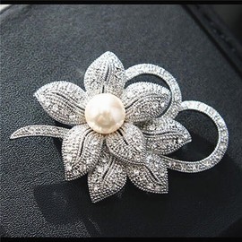 tanxuan Rhinestone Pearl Flower Brooch Vintage Pearl Brooch Corsage Pin for Women Crystal Bouquet Badge Weddings Banquet Brooch Pins Clothes Sweater Accessories Gifts