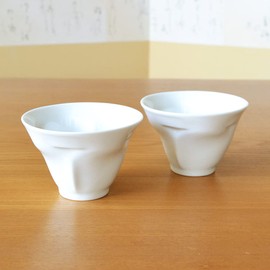 Yunomi Hearts & Clovers for Guests Set of 2 Stylish Cute Arita Ware Hasamiyaki Heart in Clover Sencha Bowl