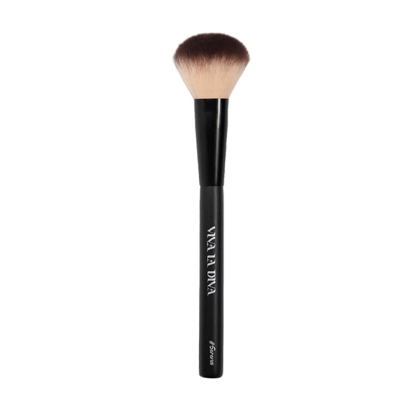 Viva la Diva Besties Forever Blush Brush – Model Serena