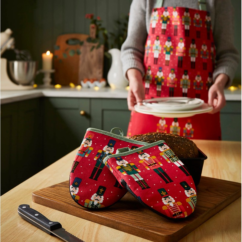 Ulster Weavers - Christmas Oven Mitts with Nutcracker Soldiers (18