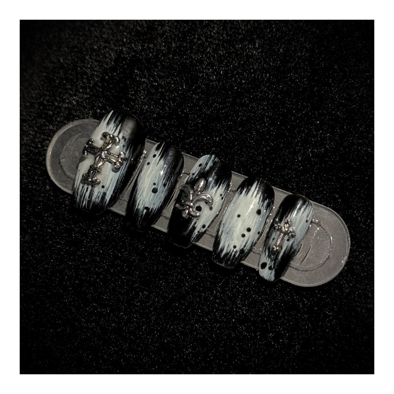 1:30AM, the silent remnants of dawn |Black White Nails -