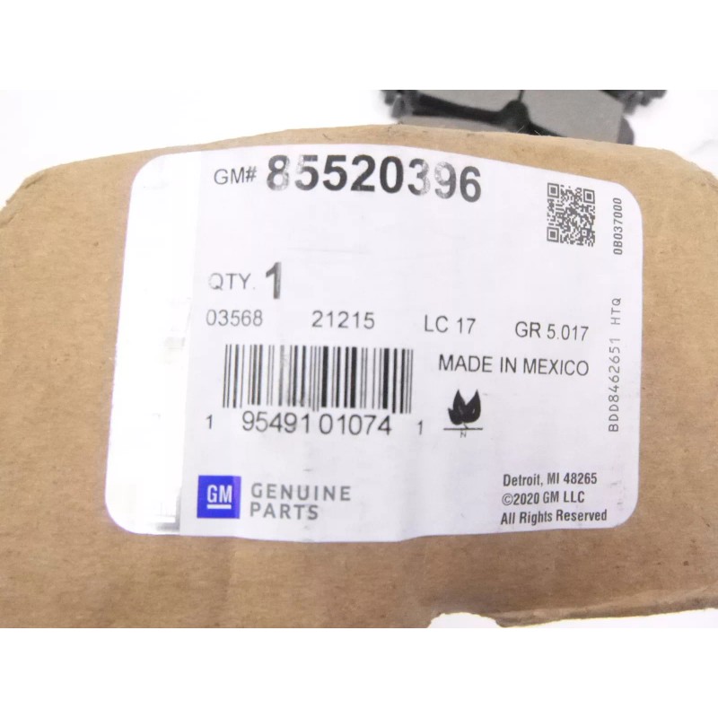 GM Genuine 85520396 Front Disc Brake Pad Set for GM