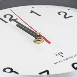 Lawei Radio-Controlled Wall Clock Aluminium Wall Clocks Kitchen Clock Automatic Switch Silver 25 cm