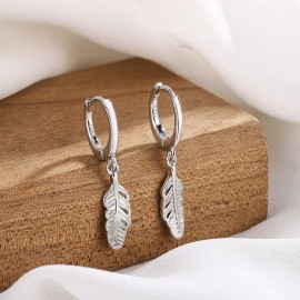 Unbranded Huggie Hoop Earrings Delicate Feather Shape Everyday Dainty Minimalist Gift