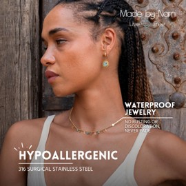 Made by Nami Halskette Damen Gold mit Stab Anhängern und türkisen Edelsteinen aus Chirurgischem Edelstahl 40 + 5 cm Goldkette Damen mit Anhängern Boho Schmuck Hypoallergen & Wasserfest