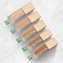 Magnifaik Just Perfect - Base de maquillaje ligera, base líquida con cobertura transparente a media, maquillaje de base vegana, 20 pieles claras, 1.01 onzas