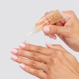 OPI Nature Strong Skincare Good as Gold Cuticle Serum - Natural Origins Nail Conditioner | Treatment for Nail Repair | Cuticle Oil for Manicure, 7ml