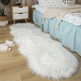 JXLOULAN Faux Lambskin Sheepskin Rug, White, 60 x 160 cm, Soft Fluffy Rug, Living Room Decoration, Longhair Fur, Imitation Lambskin Carpet for Chairs, Sofa, Bedroom, Children's Room