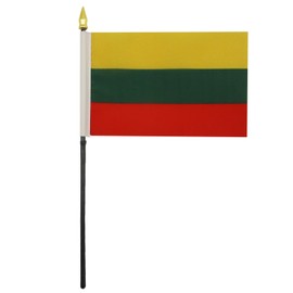 AZ FLAG - Lithuania Table Flag 4'' x 6'' - Lithuanian Mini Desk Flag 100% Polyester 15 x 10 cm - Office Banner with 10'' Pole - Golden Spear