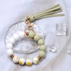 Pulsera de silicona con abalorio, llavero para mujer, con borla